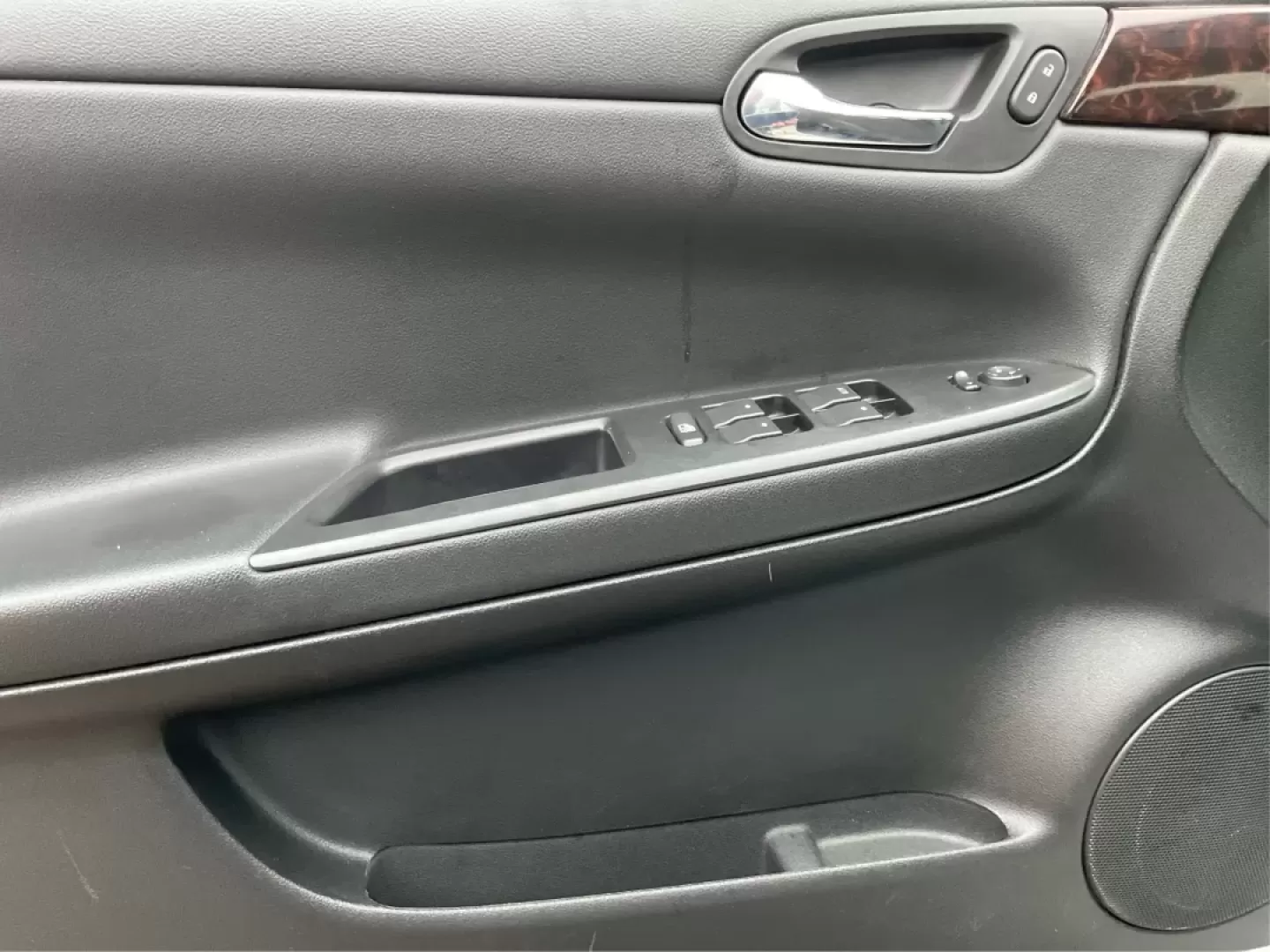 2013 Chevrolet Impala LS (2G1WA5E36D1) with an 3.6L V-6 gasoline direct injection engine, located at 1865 W 2nd St., Xenia, OH, 45385, (937) 372-7777, 39.681259, -83.961945 - **Discover Your Next Adventure with the 2013 Chevrolet Impala at Jamestown Auto Sales!**<br /> <br /> Are you searching for a reliable sedan that's perfect for long commutes, family outings, or weekend road trips? Look no further than this stunning 2013 Chevrolet Impala, now available at Jamestown A - Photo#31