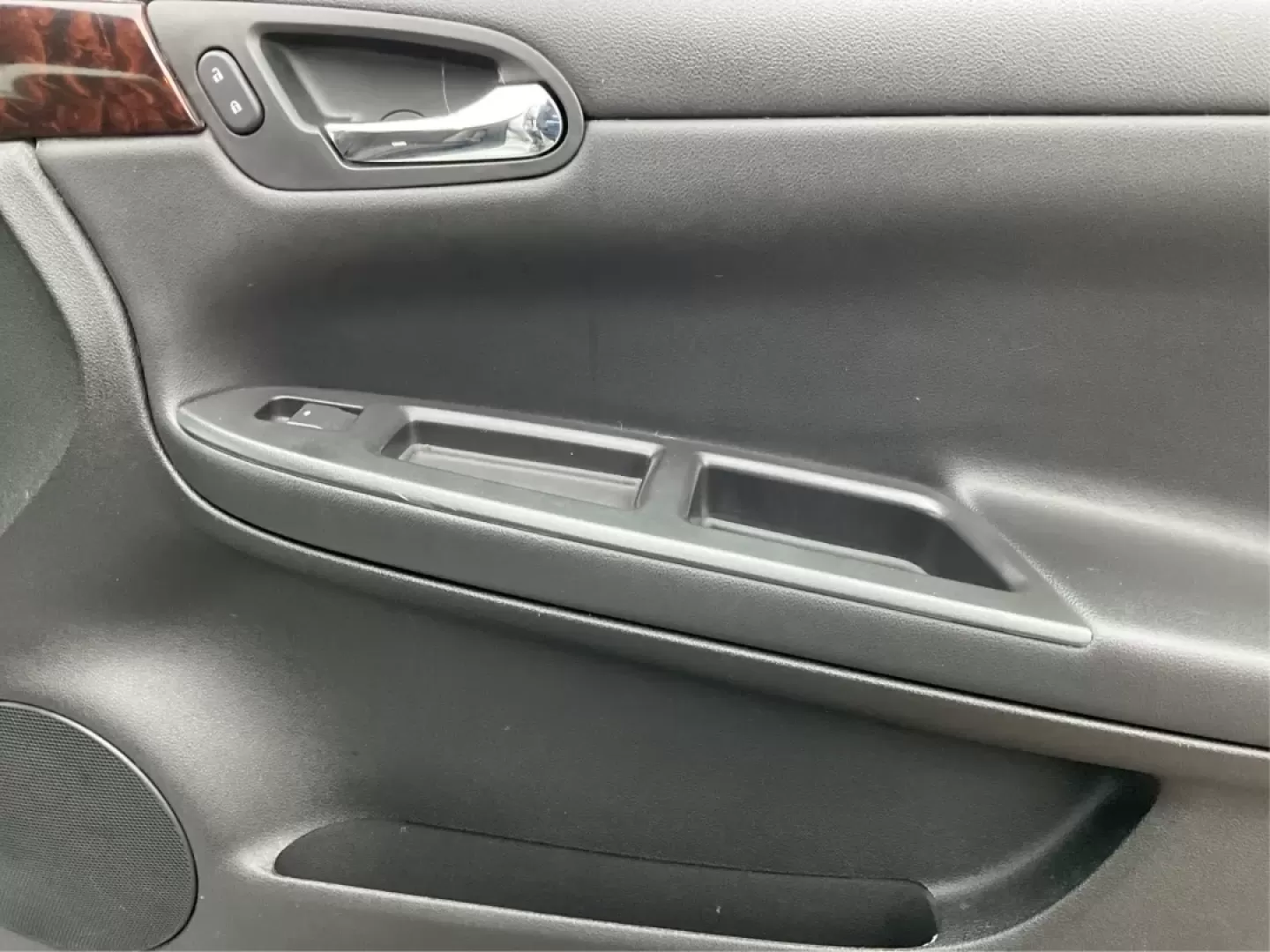 2013 Chevrolet Impala LS (2G1WA5E36D1) with an 3.6L V-6 gasoline direct injection engine, located at 1865 W 2nd St., Xenia, OH, 45385, (937) 372-7777, 39.681259, -83.961945 - **Discover Your Next Adventure with the 2013 Chevrolet Impala at Jamestown Auto Sales!**<br /> <br /> Are you searching for a reliable sedan that's perfect for long commutes, family outings, or weekend road trips? Look no further than this stunning 2013 Chevrolet Impala, now available at Jamestown A - Photo#32