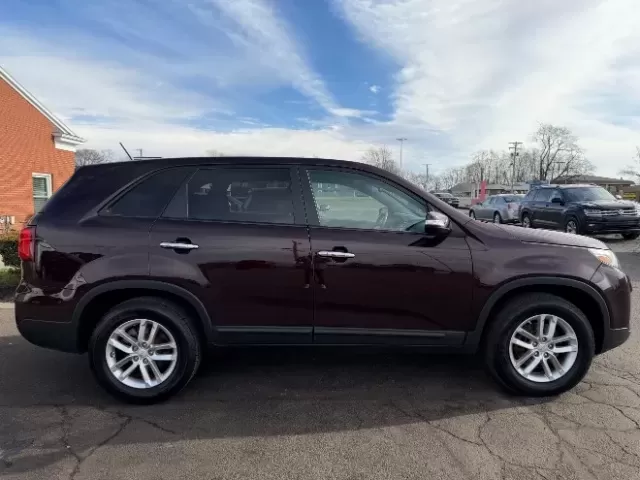 2014 Kia Sorento LX (5XYKT3A65EG) with an 2.4L I-4 gasoline direct injection engine, located at 1865 W 2nd St., Xenia, OH, 45385, (937) 372-7777, 39.681259, -83.961945 - **Discover the Perfect Family Adventure Vehicle: 2014 Kia Sorento LX at Jamestown Auto Sales!**<br /> <br /> Are you a growing family or an adventurer at heart? Look no further! The 2014 Kia Sorento LX is not just a vehicle; it's a lifestyle upgrade that can make your daily rides and weekend excursi - Photo#3