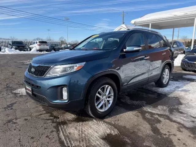 2014 Kia Sorento LX (5XYKTDA61EG) with an 2.4L I-4 gasoline direct injection engine, located at 1865 W 2nd St., Xenia, OH, 45385, (937) 372-7777, 39.681259, -83.961945 - **Adventure Awaits with the 2014 Kia Sorento LX Perfect for Families and Road Warriors Alike!**<br /> <br /> At Advantage Car and Credit - Vandalia, we understand that your vehicle is more than just a mode of transportation; it's an essential part of your lifestyle. If you're looking for a versatil - Photo#1