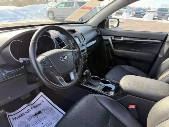 2014 Kia Sorento LX (5XYKTDA61EG) with an 2.4L I-4 gasoline direct injection engine, located at 1865 W 2nd St., Xenia, OH, 45385, (937) 372-7777, 39.681259, -83.961945 - **Adventure Awaits with the 2014 Kia Sorento LX Perfect for Families and Road Warriors Alike!**<br /> <br /> At Advantage Car and Credit - Vandalia, we understand that your vehicle is more than just a mode of transportation; it's an essential part of your lifestyle. If you're looking for a versatil - Photo#6