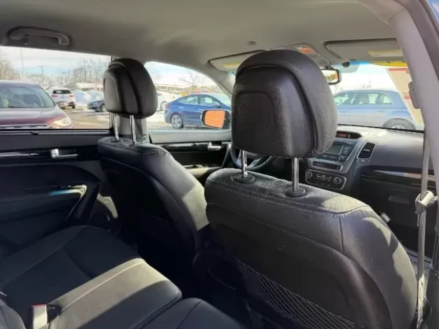 2014 Kia Sorento LX (5XYKTDA61EG) with an 2.4L I-4 gasoline direct injection engine, located at 1865 W 2nd St., Xenia, OH, 45385, (937) 372-7777, 39.681259, -83.961945 - **Adventure Awaits with the 2014 Kia Sorento LX Perfect for Families and Road Warriors Alike!**<br /> <br /> At Advantage Car and Credit - Vandalia, we understand that your vehicle is more than just a mode of transportation; it's an essential part of your lifestyle. If you're looking for a versatil - Photo#9