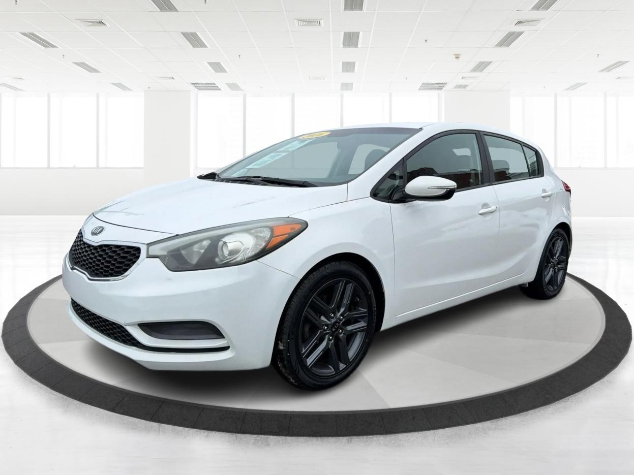 2016 Snow White Pearl Kia Forte LX (KNAFK5A80G5) with an 2L I-4 gasoline direct injection engine, located at 1865 W 2nd St., Xenia, OH, 45385, (937) 372-7777, 39.681259, -83.961945 - Photo#1