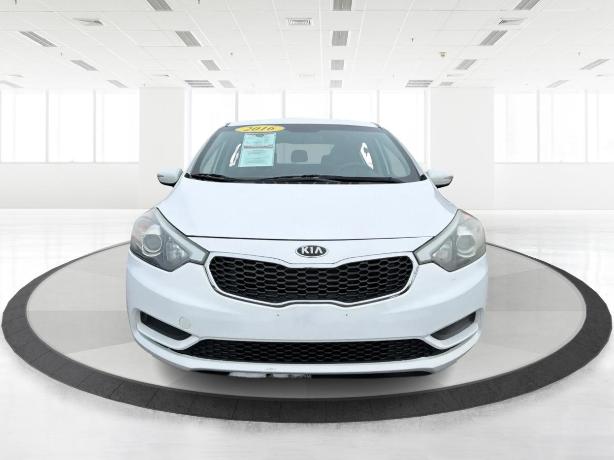 2016 Snow White Pearl Kia Forte LX (KNAFK5A80G5) with an 2L I-4 gasoline direct injection engine, located at 1865 W 2nd St., Xenia, OH, 45385, (937) 372-7777, 39.681259, -83.961945 - Photo#2