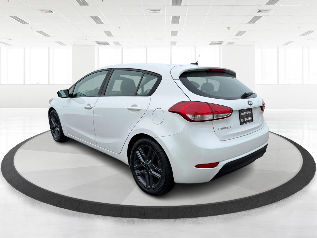 2016 Snow White Pearl Kia Forte LX (KNAFK5A80G5) with an 2L I-4 gasoline direct injection engine, located at 1865 W 2nd St., Xenia, OH, 45385, (937) 372-7777, 39.681259, -83.961945 - Photo#6
