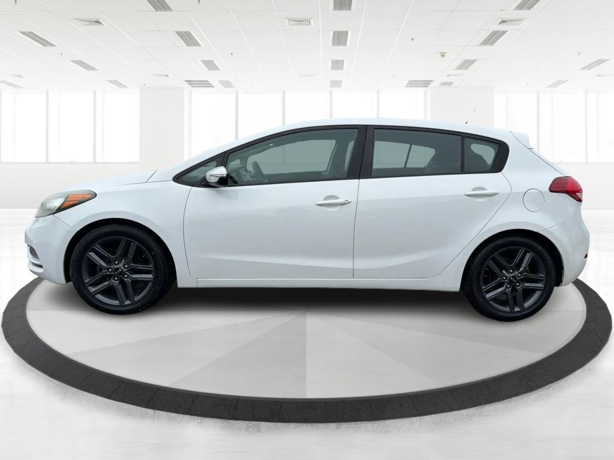 2016 Snow White Pearl Kia Forte LX (KNAFK5A80G5) with an 2L I-4 gasoline direct injection engine, located at 1865 W 2nd St., Xenia, OH, 45385, (937) 372-7777, 39.681259, -83.961945 - Photo#7