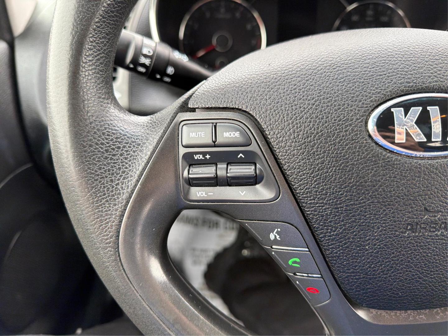 2016 Snow White Pearl Kia Forte LX (KNAFK5A80G5) with an 2L I-4 gasoline direct injection engine, located at 1865 W 2nd St., Xenia, OH, 45385, (937) 372-7777, 39.681259, -83.961945 - Photo#15