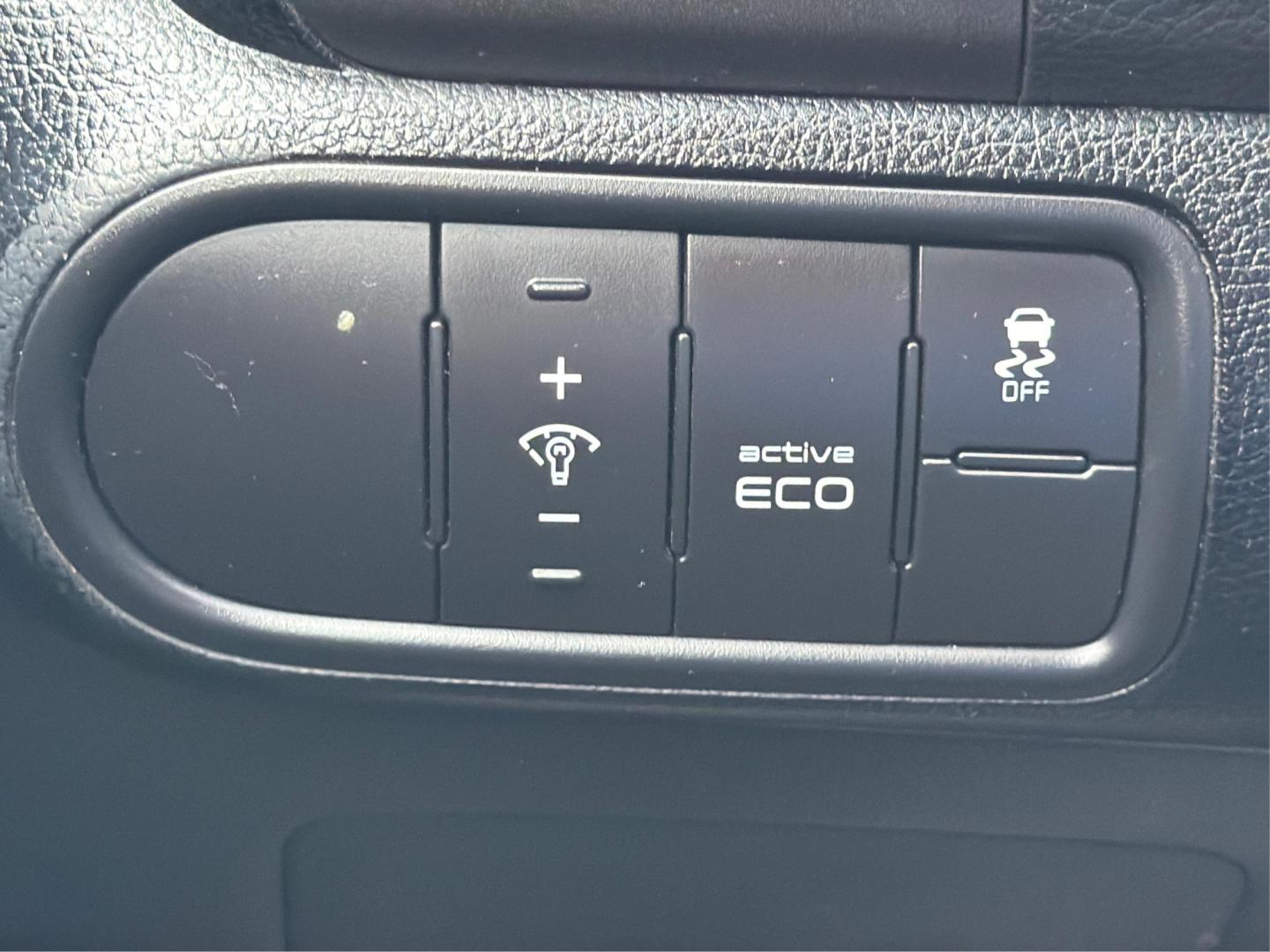 2016 Snow White Pearl Kia Forte LX (KNAFK5A80G5) with an 2L I-4 gasoline direct injection engine, located at 1865 W 2nd St., Xenia, OH, 45385, (937) 372-7777, 39.681259, -83.961945 - Photo#16