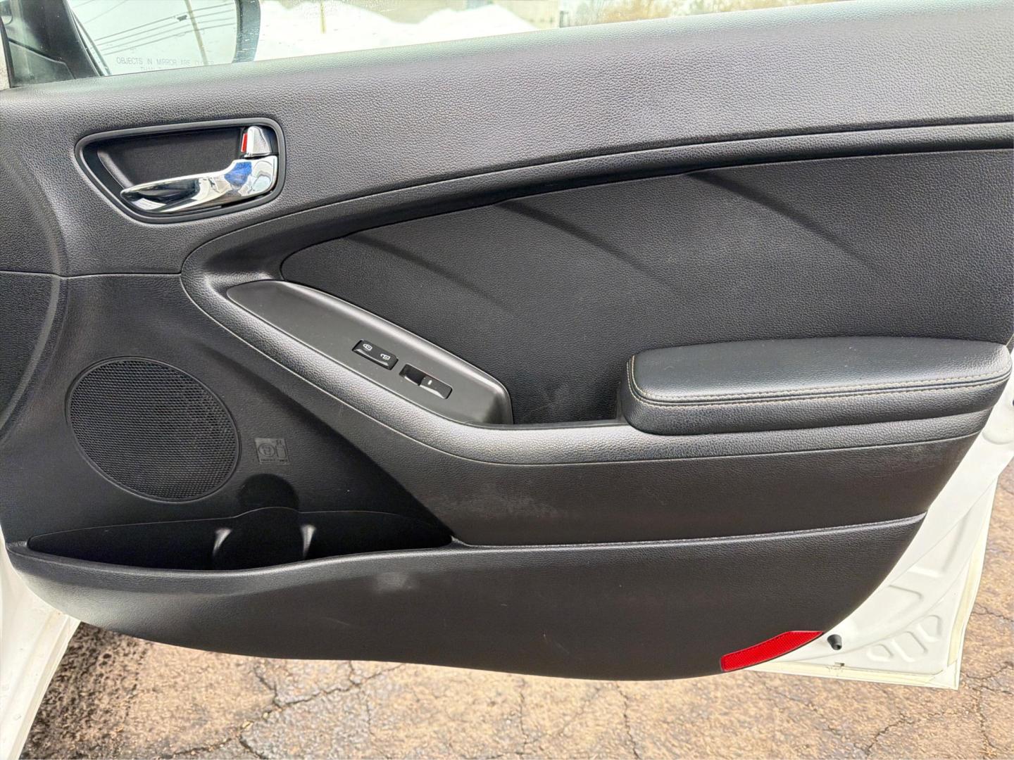 2016 Snow White Pearl Kia Forte LX (KNAFK5A80G5) with an 2L I-4 gasoline direct injection engine, located at 1865 W 2nd St., Xenia, OH, 45385, (937) 372-7777, 39.681259, -83.961945 - Photo#19