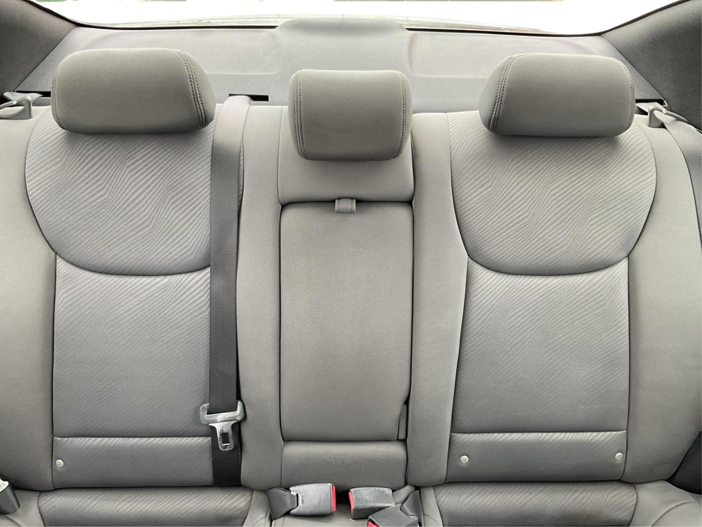 2012 Harbor Gray Metallic /Grey Hyundai Elantra GLS A/T (KMHDH4AE3CU) with an 1.8L L4 DOHC 16V engine, 6-Speed Automatic transmission, located at 1865 W 2nd St., Xenia, OH, 45385, (937) 372-7777, 39.681259, -83.961945 - Photo#13