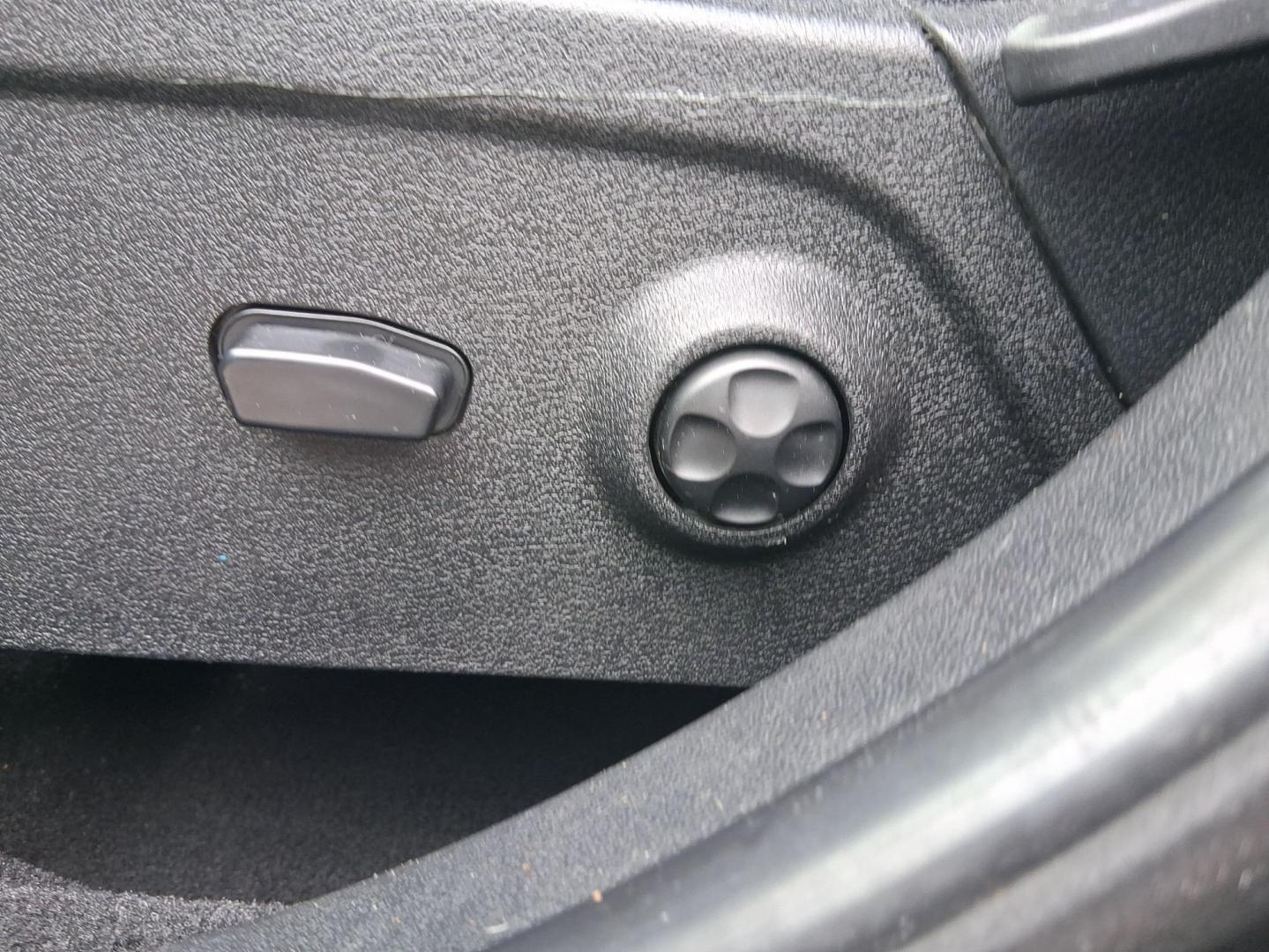 2012 Brilliant Black Crystal Pearlcoat Dodge Journey SXT (3C4PDDBGXCT) with an 3.6L V-6 DOHC engine, located at 1865 W 2nd St., Xenia, OH, 45385, (937) 372-7777, 39.681259, -83.961945 - Photo#17