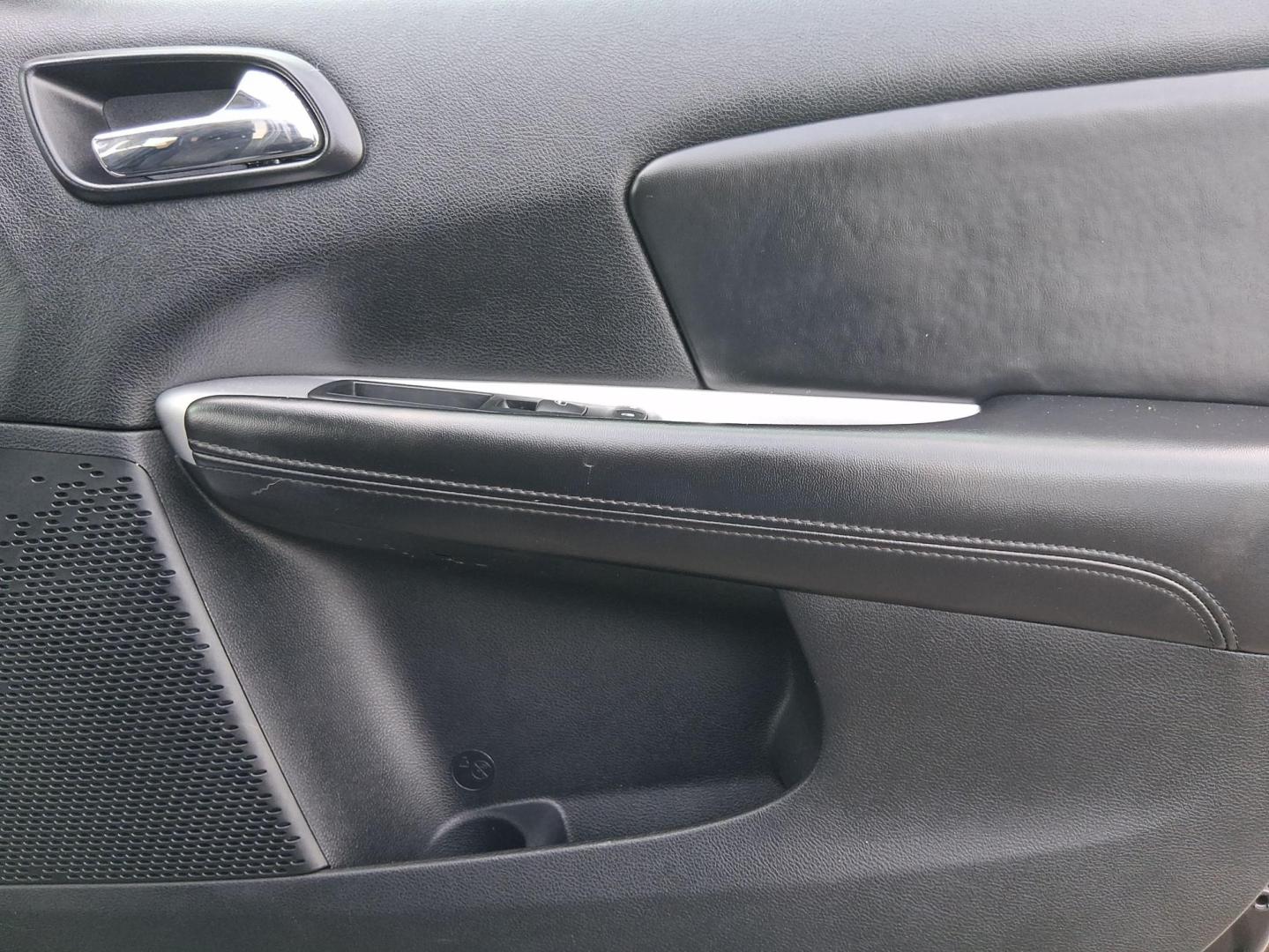 2012 Brilliant Black Crystal Pearlcoat Dodge Journey SXT (3C4PDDBGXCT) with an 3.6L V-6 DOHC engine, located at 1865 W 2nd St., Xenia, OH, 45385, (937) 372-7777, 39.681259, -83.961945 - Photo#19