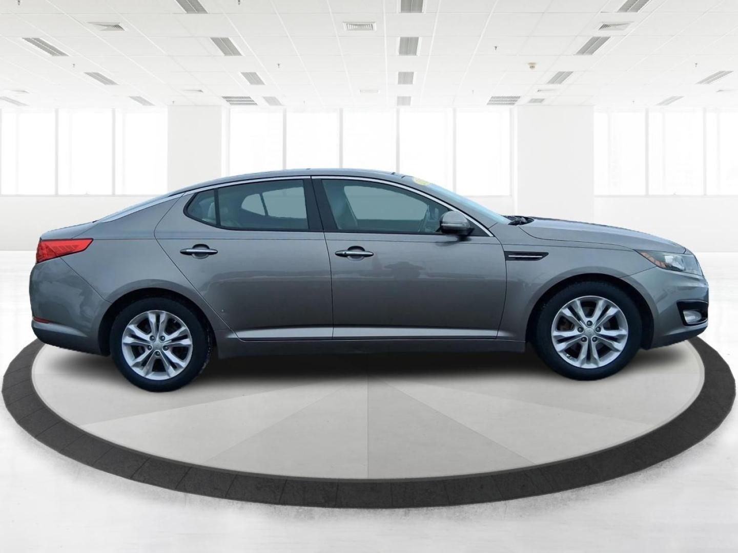 2013 Bright Silver Metallic /Black/Grey Kia Optima EX (5XXGN4A77DG) with an 2.4L I-4 gasoline direct injection engine, located at 1865 W 2nd St., Xenia, OH, 45385, (937) 372-7777, 39.681259, -83.961945 - Photo#3