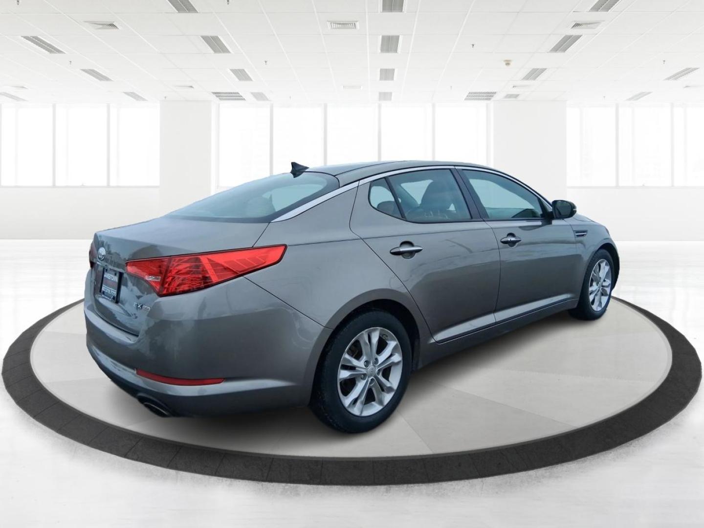 2013 Bright Silver Metallic /Black/Grey Kia Optima EX (5XXGN4A77DG) with an 2.4L I-4 gasoline direct injection engine, located at 1865 W 2nd St., Xenia, OH, 45385, (937) 372-7777, 39.681259, -83.961945 - Photo#4