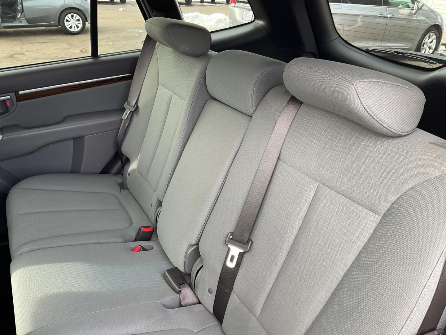 2011 Phantom Black Metallic /Grey Hyundai Santa Fe GLS (5XYZGDAB4BG) with an 2.4L I-4 DOHC engine, located at 1865 W 2nd St., Xenia, OH, 45385, (937) 372-7777, 39.681259, -83.961945 - Photo#8