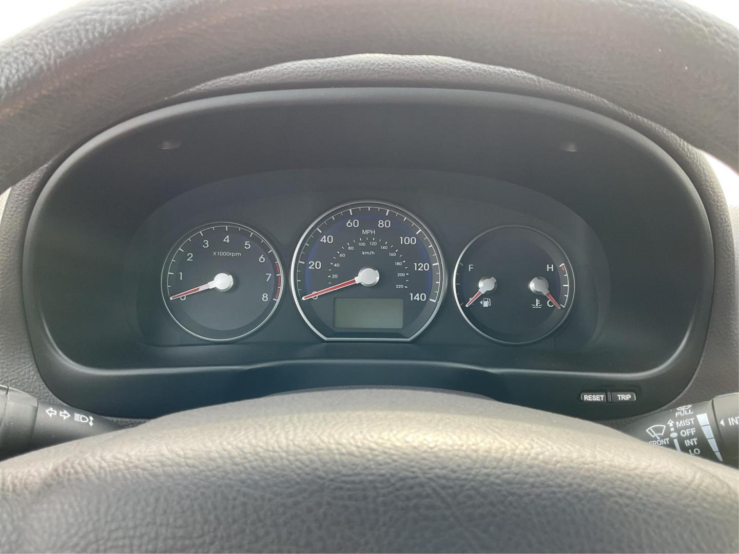 2011 Phantom Black Metallic /Grey Hyundai Santa Fe GLS (5XYZGDAB4BG) with an 2.4L I-4 DOHC engine, located at 1865 W 2nd St., Xenia, OH, 45385, (937) 372-7777, 39.681259, -83.961945 - Photo#13