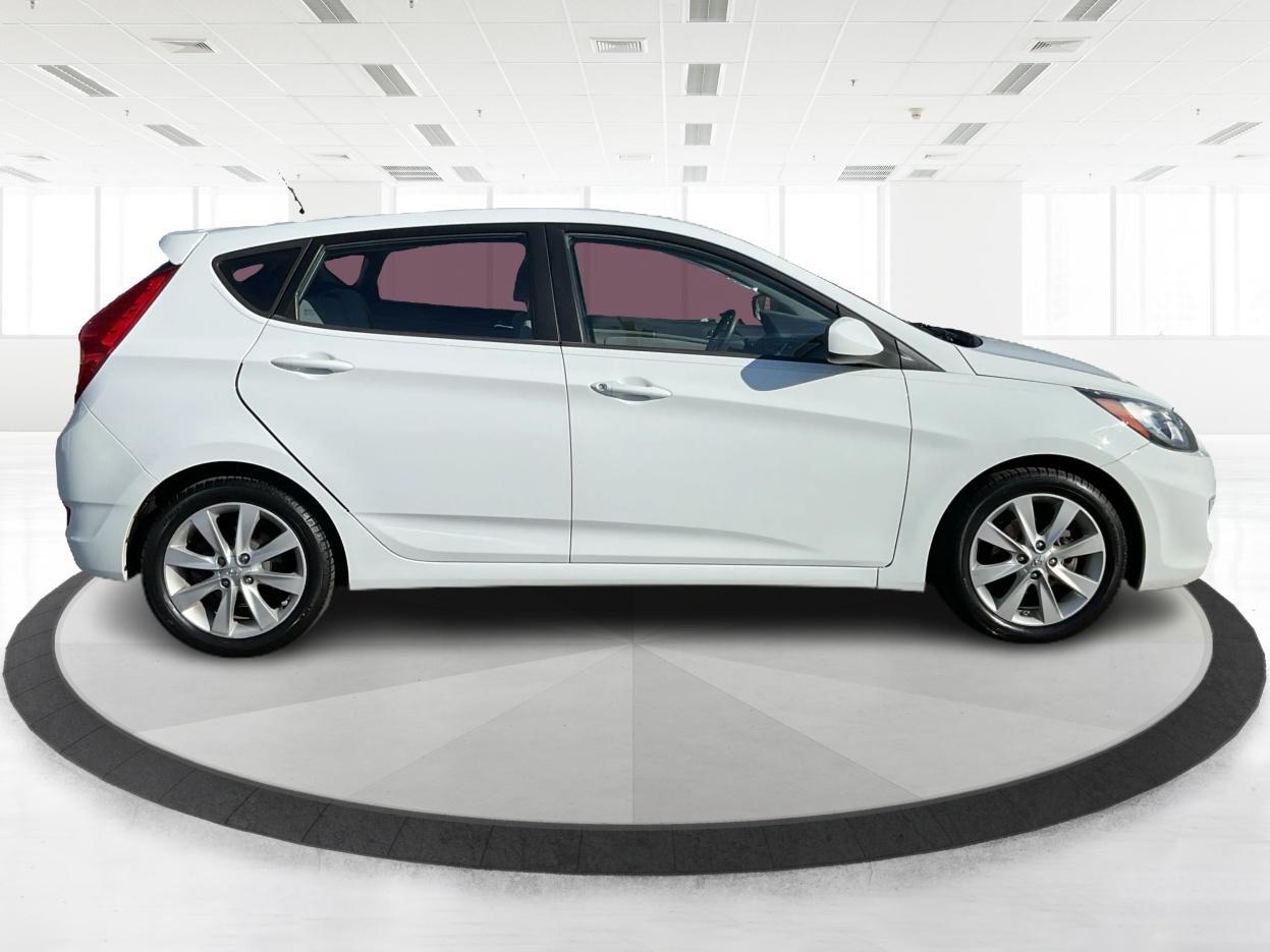2012 Century White /Black/Grey Hyundai Accent SE (KMHCU5AE2CU) with an 1.6L I-4 gasoline direct injection engine, located at 1865 W 2nd St., Xenia, OH, 45385, (937) 372-7777, 39.681259, -83.961945 - Photo#3