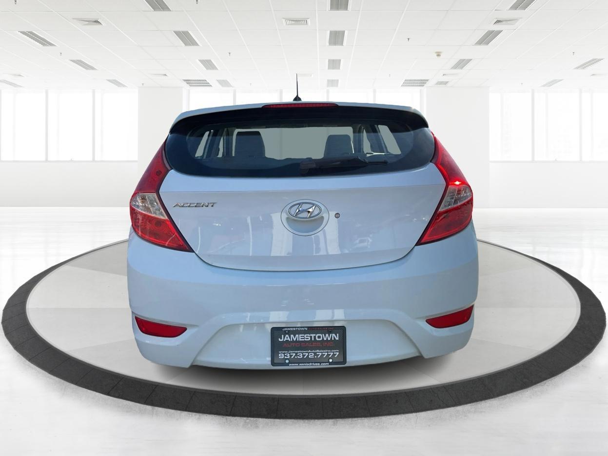 2012 Century White /Black/Grey Hyundai Accent SE (KMHCU5AE2CU) with an 1.6L I-4 gasoline direct injection engine, located at 1865 W 2nd St., Xenia, OH, 45385, (937) 372-7777, 39.681259, -83.961945 - Photo#5