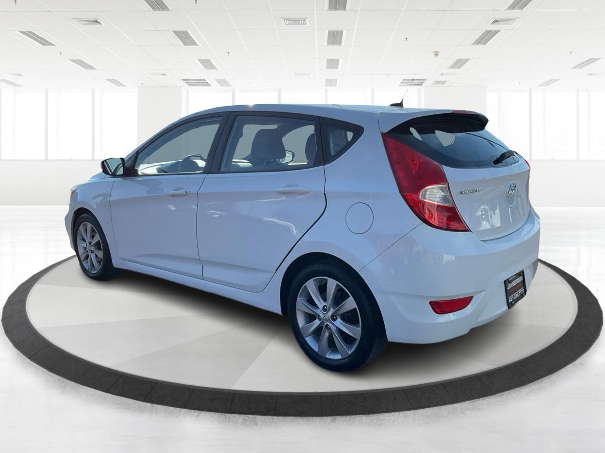 2012 Century White /Black/Grey Hyundai Accent SE (KMHCU5AE2CU) with an 1.6L I-4 gasoline direct injection engine, located at 1865 W 2nd St., Xenia, OH, 45385, (937) 372-7777, 39.681259, -83.961945 - Photo#6