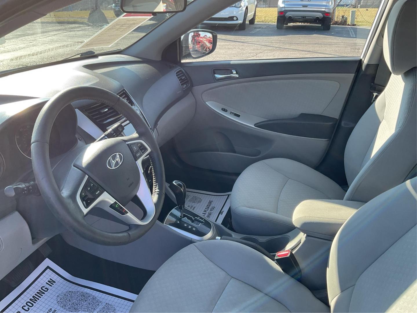 2012 Century White /Black/Grey Hyundai Accent SE (KMHCU5AE2CU) with an 1.6L I-4 gasoline direct injection engine, located at 1865 W 2nd St., Xenia, OH, 45385, (937) 372-7777, 39.681259, -83.961945 - Photo#8