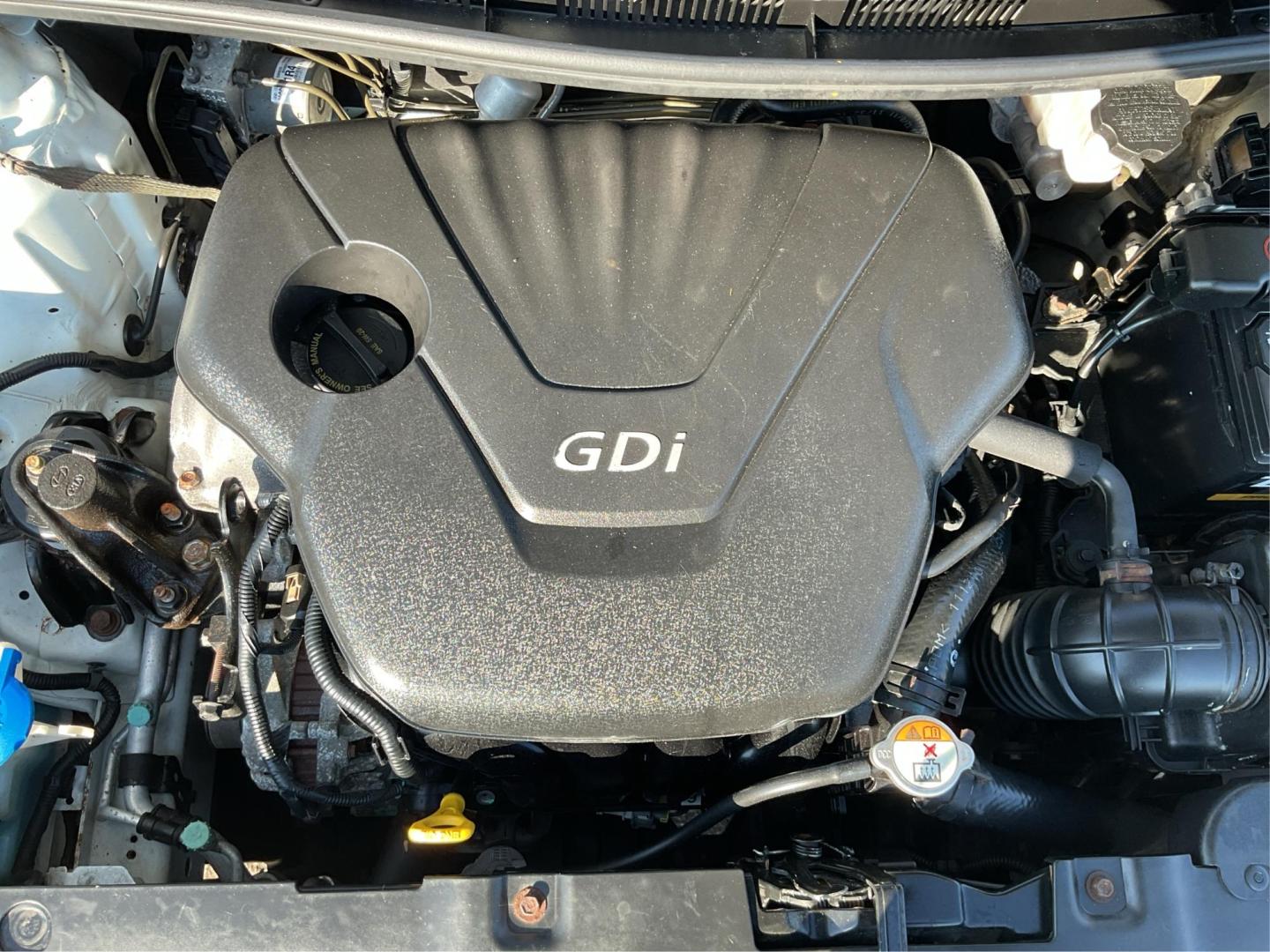 2012 Century White /Black/Grey Hyundai Accent SE (KMHCU5AE2CU) with an 1.6L I-4 gasoline direct injection engine, located at 1865 W 2nd St., Xenia, OH, 45385, (937) 372-7777, 39.681259, -83.961945 - Photo#10