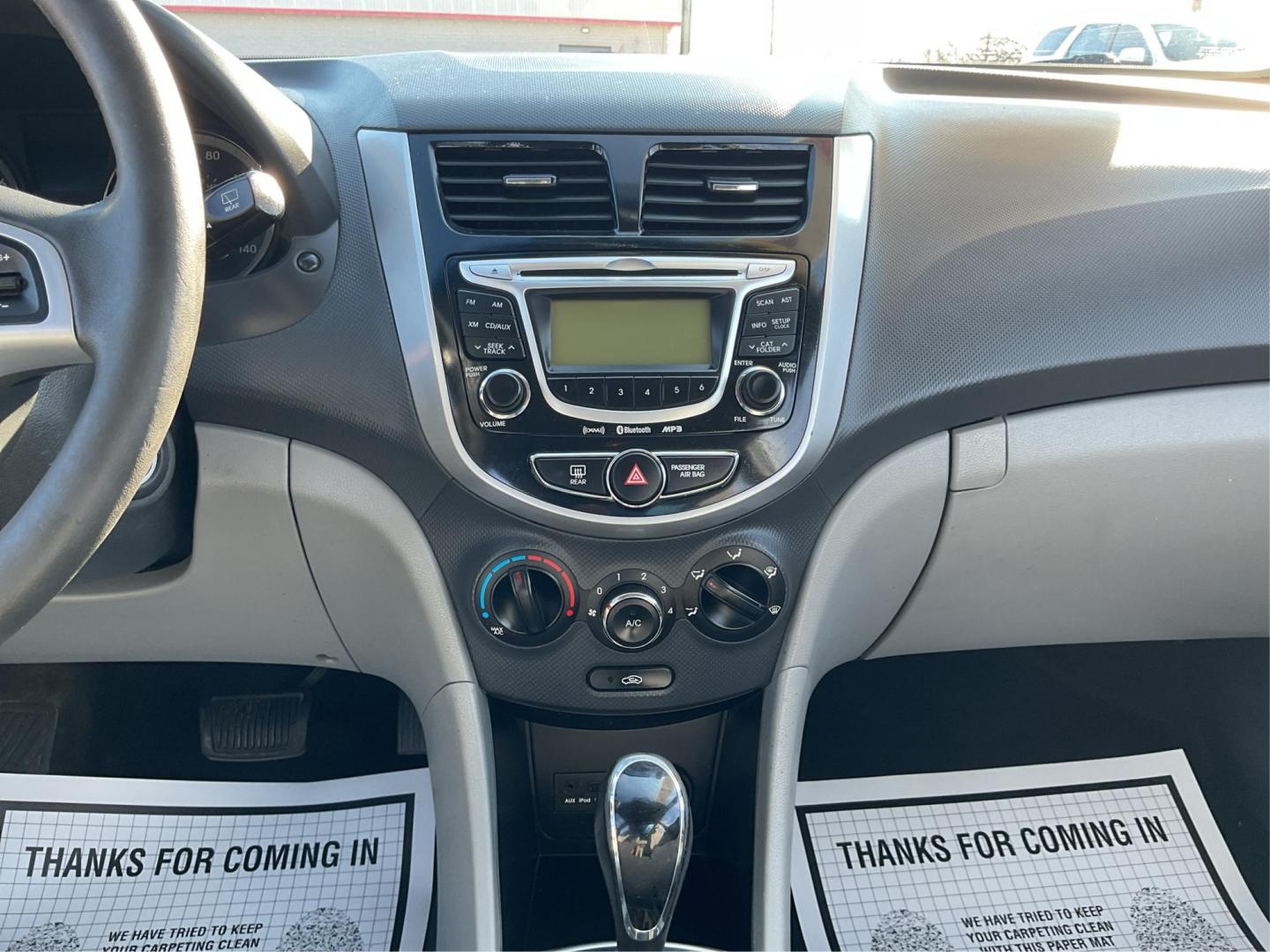 2012 Century White /Black/Grey Hyundai Accent SE (KMHCU5AE2CU) with an 1.6L I-4 gasoline direct injection engine, located at 1865 W 2nd St., Xenia, OH, 45385, (937) 372-7777, 39.681259, -83.961945 - Photo#12