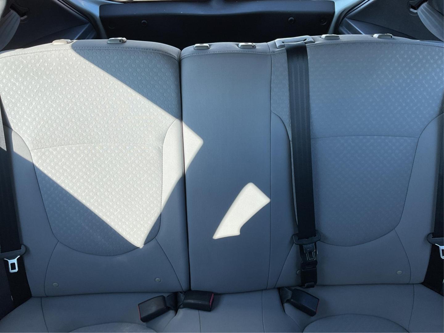 2012 Century White /Black/Grey Hyundai Accent SE (KMHCU5AE2CU) with an 1.6L I-4 gasoline direct injection engine, located at 1865 W 2nd St., Xenia, OH, 45385, (937) 372-7777, 39.681259, -83.961945 - Photo#13