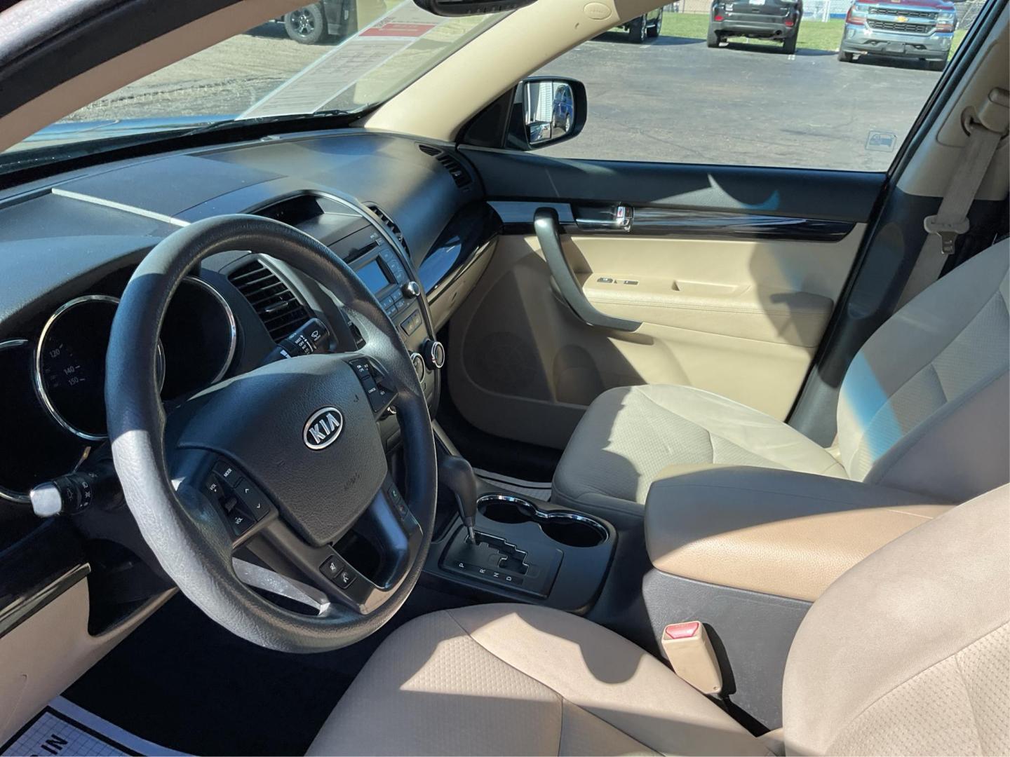 2011 Dark Cherry /Black/Tan Kia Sorento LX 4WD (5XYKTDA22BG) with an 3.5L V6 DOHC 24V engine, 6-Speed Automatic transmission, located at 1865 W 2nd St., Xenia, OH, 45385, (937) 372-7777, 39.681259, -83.961945 - Photo#8