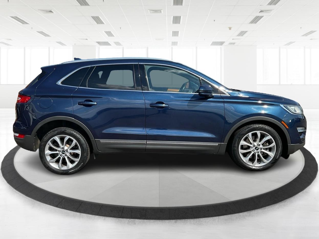 2017 Midnight Sapphire Blue Metallic /Black Lincoln MKC Select (5LMCJ2C92HU) with an 2L I-4 gasoline direct injection engine, Automatic transmission, located at 1865 W 2nd St., Xenia, OH, 45385, (937) 372-7777, 39.681259, -83.961945 - Photo#3