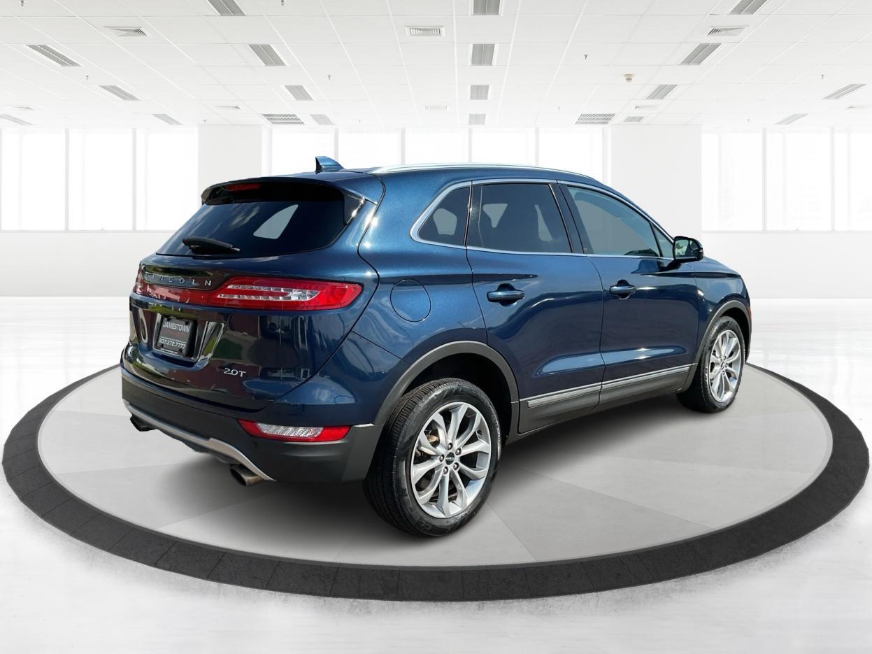 2017 Midnight Sapphire Blue Metallic /Black Lincoln MKC Select (5LMCJ2C92HU) with an 2L I-4 gasoline direct injection engine, Automatic transmission, located at 1865 W 2nd St., Xenia, OH, 45385, (937) 372-7777, 39.681259, -83.961945 - Photo#4