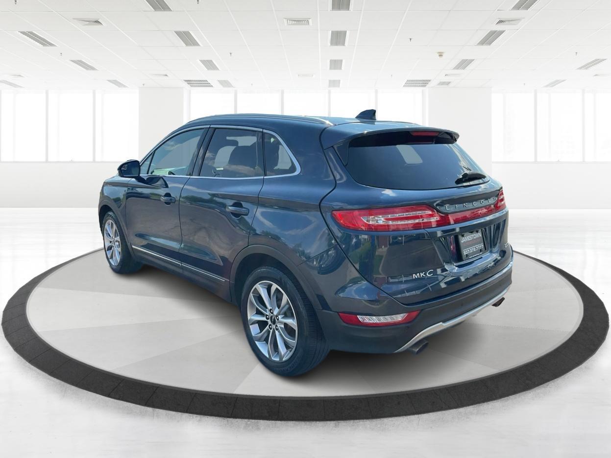 2017 Midnight Sapphire Blue Metallic /Black Lincoln MKC Select (5LMCJ2C92HU) with an 2L I-4 gasoline direct injection engine, Automatic transmission, located at 1865 W 2nd St., Xenia, OH, 45385, (937) 372-7777, 39.681259, -83.961945 - Photo#6