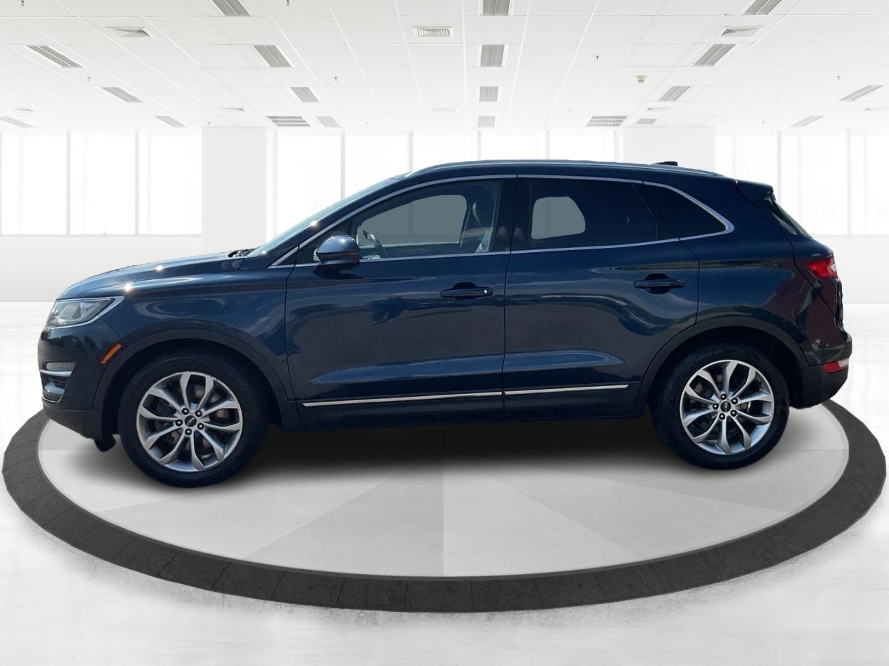 2017 Midnight Sapphire Blue Metallic /Black Lincoln MKC Select (5LMCJ2C92HU) with an 2L I-4 gasoline direct injection engine, Automatic transmission, located at 1865 W 2nd St., Xenia, OH, 45385, (937) 372-7777, 39.681259, -83.961945 - Photo#7
