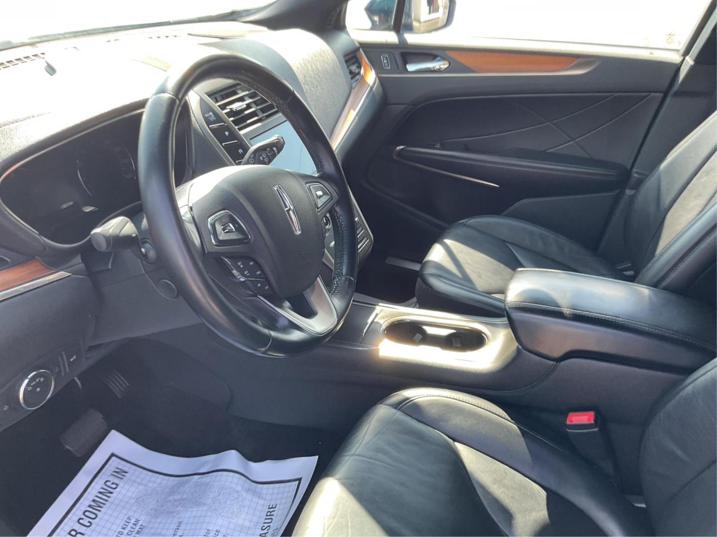 2017 Midnight Sapphire Blue Metallic /Black Lincoln MKC Select (5LMCJ2C92HU) with an 2L I-4 gasoline direct injection engine, Automatic transmission, located at 1865 W 2nd St., Xenia, OH, 45385, (937) 372-7777, 39.681259, -83.961945 - Photo#8