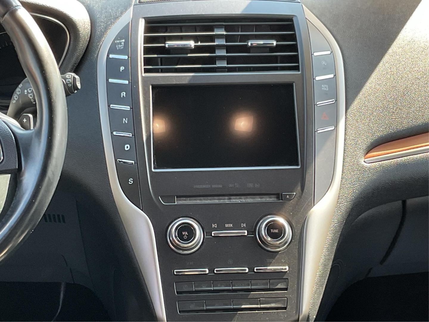 2017 Midnight Sapphire Blue Metallic /Black Lincoln MKC Select (5LMCJ2C92HU) with an 2L I-4 gasoline direct injection engine, Automatic transmission, located at 1865 W 2nd St., Xenia, OH, 45385, (937) 372-7777, 39.681259, -83.961945 - Photo#12