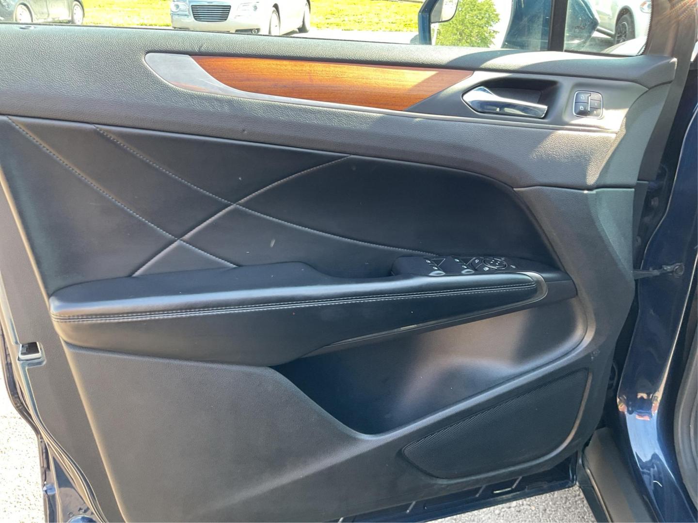 2017 Midnight Sapphire Blue Metallic /Black Lincoln MKC Select (5LMCJ2C92HU) with an 2L I-4 gasoline direct injection engine, Automatic transmission, located at 1865 W 2nd St., Xenia, OH, 45385, (937) 372-7777, 39.681259, -83.961945 - Photo#18