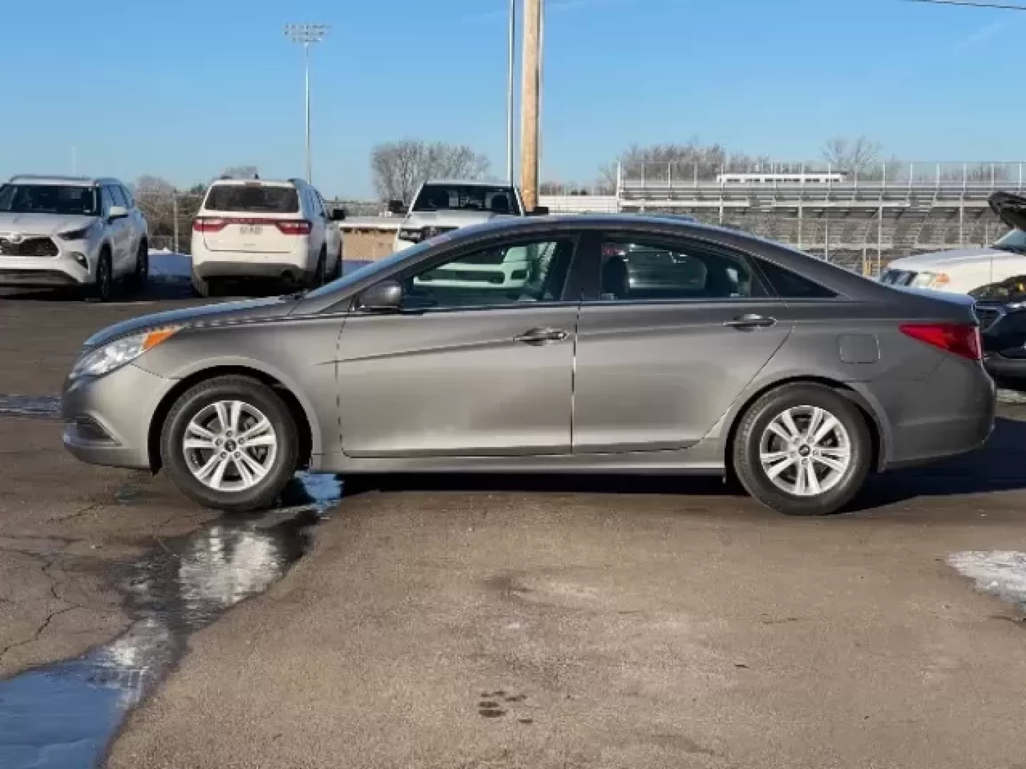2012 Hyundai Sonata GLS Auto (5NPEB4AC7CH) with an 2.4L L4 DOHC 16V engine, 6-Speed Automatic transmission, located at 1865 W 2nd St., Xenia, OH, 45385, (937) 372-7777, 39.681259, -83.961945 - 2012 Hyundai Sonata GLS Auto - Photo#3
