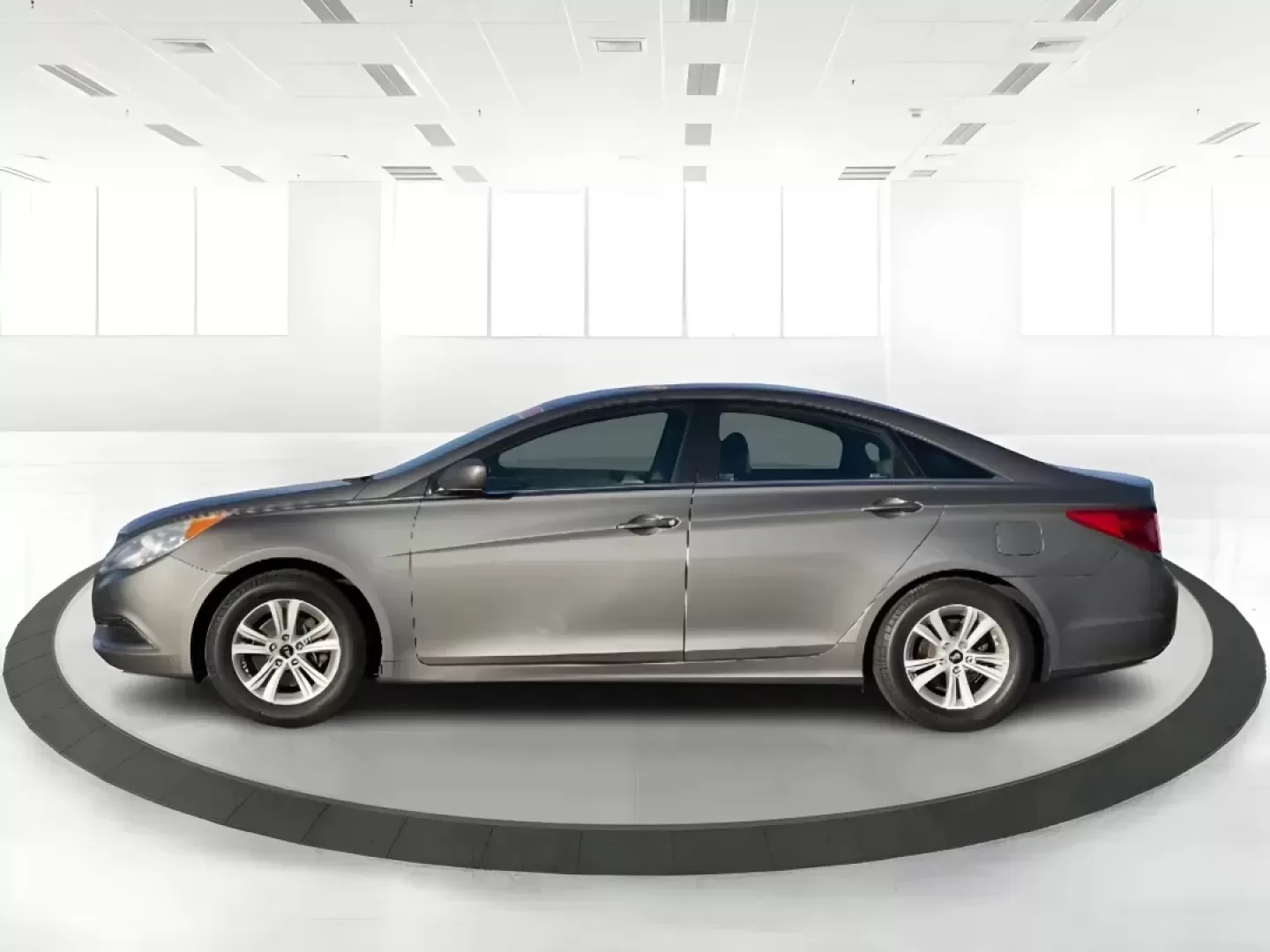 2012 Hyundai Sonata GLS Auto (5NPEB4AC7CH) with an 2.4L L4 DOHC 16V engine, 6-Speed Automatic transmission, located at 1865 W 2nd St., Xenia, OH, 45385, (937) 372-7777, 39.681259, -83.961945 - 2012 Hyundai Sonata GLS Auto - Photo#17
