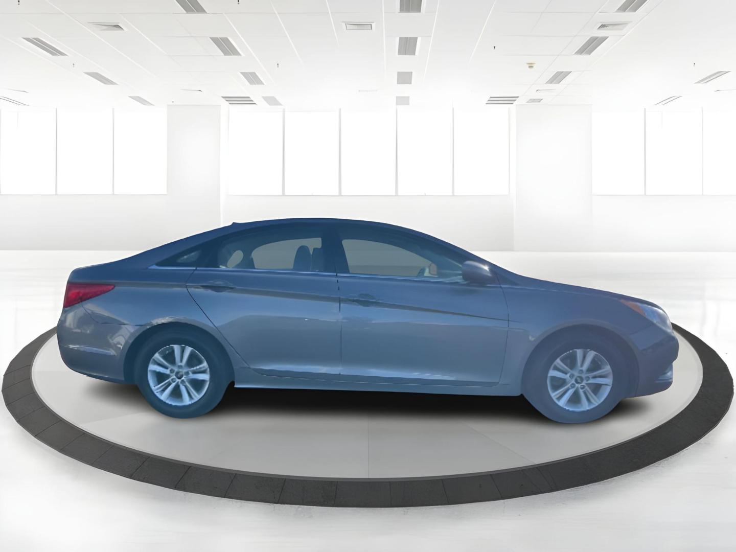 2012 Hyundai Sonata GLS Auto (5NPEB4AC7CH) with an 2.4L L4 DOHC 16V engine, 6-Speed Automatic transmission, located at 1865 W 2nd St., Xenia, OH, 45385, (937) 372-7777, 39.681259, -83.961945 - 2012 Hyundai Sonata GLS Auto - Photo#12