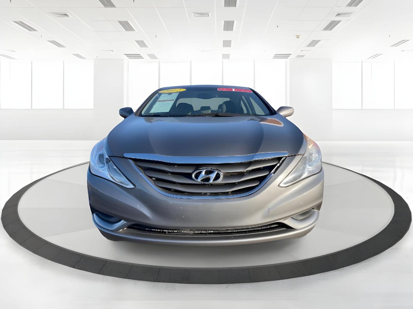 2012 Hyundai Sonata GLS Auto (5NPEB4AC7CH) with an 2.4L L4 DOHC 16V engine, 6-Speed Automatic transmission, located at 1865 W 2nd St., Xenia, OH, 45385, (937) 372-7777, 39.681259, -83.961945 - 2012 Hyundai Sonata GLS Auto - Photo#15