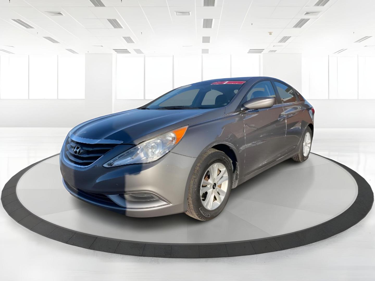 2012 Hyundai Sonata GLS Auto (5NPEB4AC7CH) with an 2.4L L4 DOHC 16V engine, 6-Speed Automatic transmission, located at 1865 W 2nd St., Xenia, OH, 45385, (937) 372-7777, 39.681259, -83.961945 - 2012 Hyundai Sonata GLS Auto - Photo#16