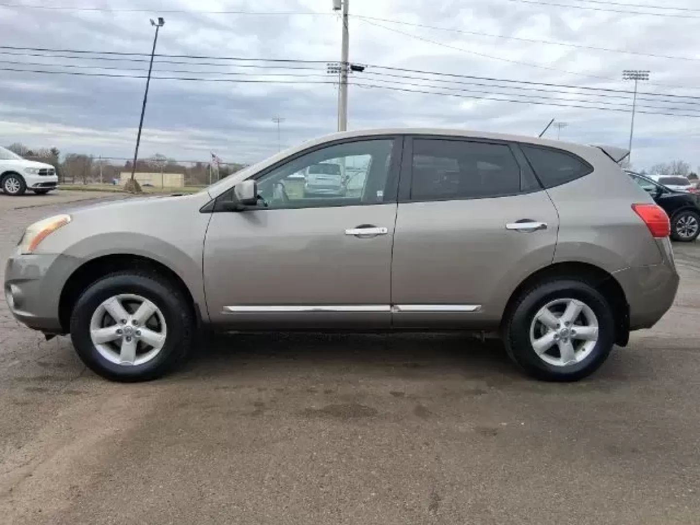 2013 Nissan Rogue S (JN8AS5MV3DW) with an 2.5L I-4 DOHC engine, located at 1865 W 2nd St., Xenia, OH, 45385, (937) 372-7777, 39.681259, -83.961945 - 2013 Nissan Rogue S - Photo#3