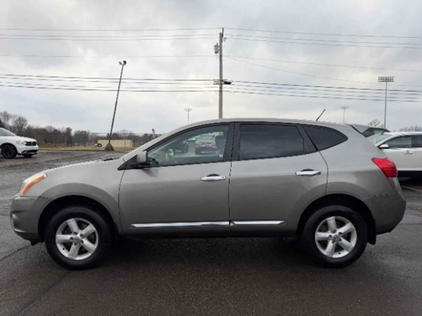 2013 Platinum Graphite Metallic Nissan Rogue S (JN8AS5MV3DW) with an 2.5L I-4 DOHC engine, located at 1865 W 2nd St., Xenia, OH, 45385, (937) 372-7777, 39.681259, -83.961945 - Photo#2