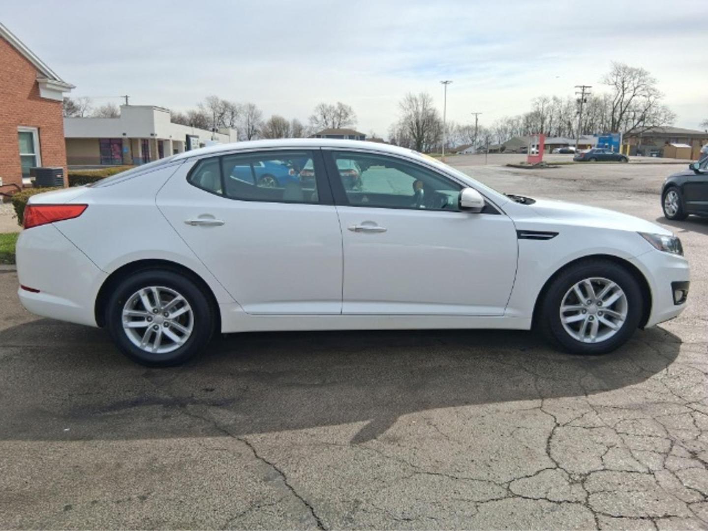 2013 Kia Optima LX (KNAGM4A71D5) with an 2.4L I-4 gasoline direct injection engine, located at 1865 W 2nd St., Xenia, OH, 45385, (937) 372-7777, 39.681259, -83.961945 - 2013 Kia Optima LX - Photo#16