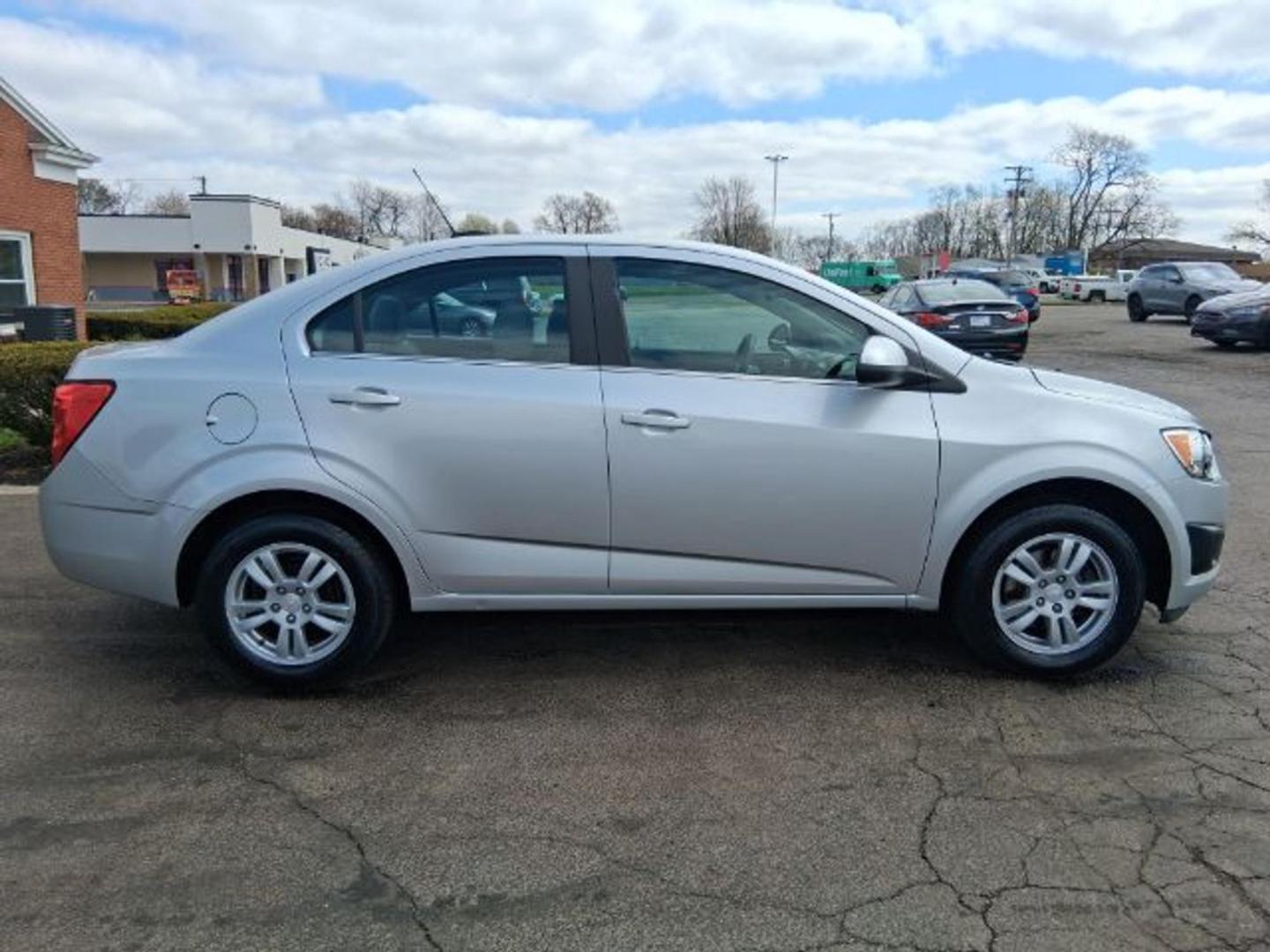 2015 Silver Ice Metallic Chevrolet Sonic LT Auto (1G1JC5SG7F4) with an ECOTEC 1.4L I-4 DOHC engine, located at 1865 W 2nd St., Xenia, OH, 45385, (937) 372-7777, 39.681259, -83.961945 - Photo#3