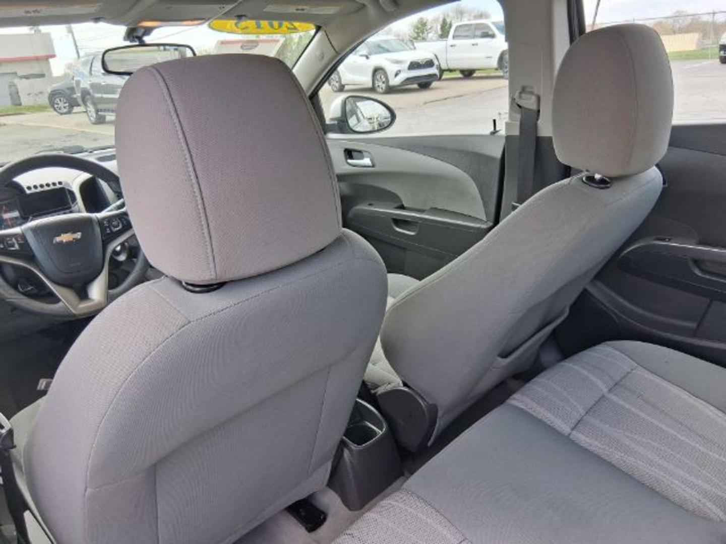 2015 Silver Ice Metallic Chevrolet Sonic LT Auto (1G1JC5SG7F4) with an ECOTEC 1.4L I-4 DOHC engine, located at 1865 W 2nd St., Xenia, OH, 45385, (937) 372-7777, 39.681259, -83.961945 - Photo#9