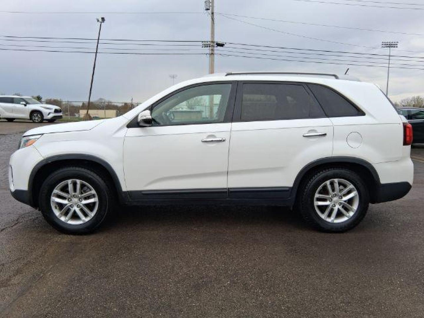 2014 Kia Sorento LX 2WD (5XYKT4A60EG) with an 2.4L L4 DOHC 16V engine, 6-Speed Automatic transmission, located at 1865 W 2nd St., Xenia, OH, 45385, (937) 372-7777, 39.681259, -83.961945 - 2014 Kia Sorento LX 2WD - Photo#2