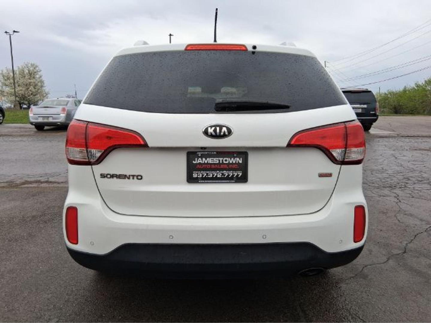 2014 Kia Sorento LX 2WD (5XYKT4A60EG) with an 2.4L L4 DOHC 16V engine, 6-Speed Automatic transmission, located at 1865 W 2nd St., Xenia, OH, 45385, (937) 372-7777, 39.681259, -83.961945 - 2014 Kia Sorento LX 2WD - Photo#18