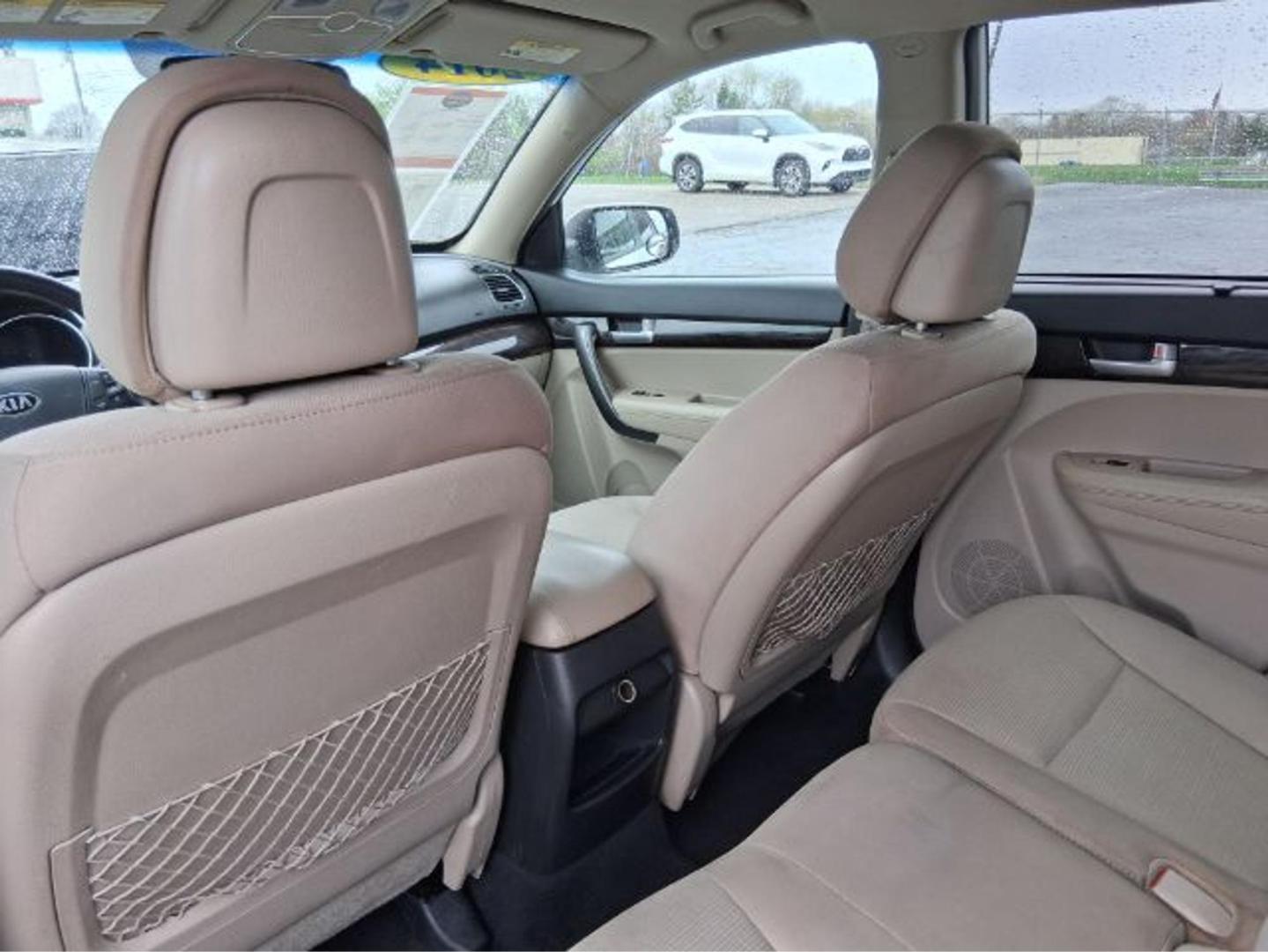 2014 Kia Sorento LX 2WD (5XYKT4A60EG) with an 2.4L L4 DOHC 16V engine, 6-Speed Automatic transmission, located at 1865 W 2nd St., Xenia, OH, 45385, (937) 372-7777, 39.681259, -83.961945 - 2014 Kia Sorento LX 2WD - Photo#22