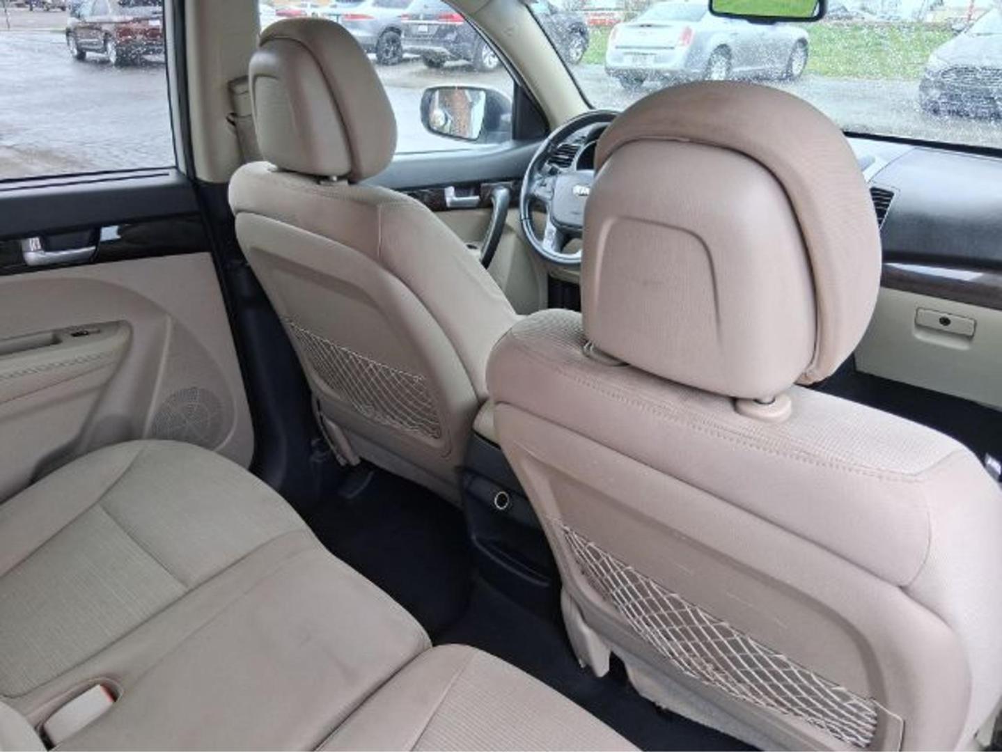 2014 Kia Sorento LX 2WD (5XYKT4A60EG) with an 2.4L L4 DOHC 16V engine, 6-Speed Automatic transmission, located at 1865 W 2nd St., Xenia, OH, 45385, (937) 372-7777, 39.681259, -83.961945 - 2014 Kia Sorento LX 2WD - Photo#23