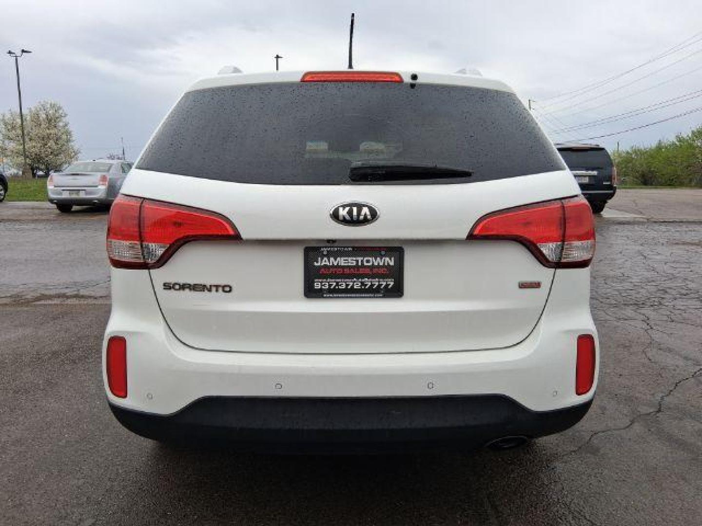 2014 Kia Sorento LX 2WD (5XYKT4A60EG) with an 2.4L L4 DOHC 16V engine, 6-Speed Automatic transmission, located at 1865 W 2nd St., Xenia, OH, 45385, (937) 372-7777, 39.681259, -83.961945 - 2014 Kia Sorento LX 2WD - Photo#5